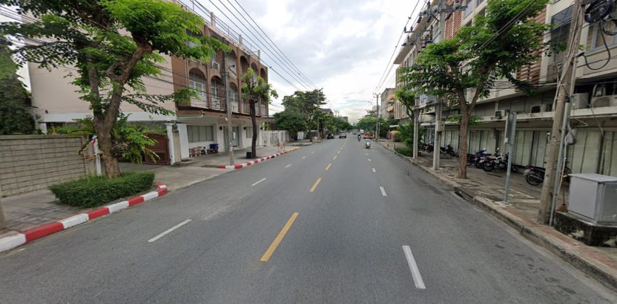 ขายที่ดิน - ขายที่ดินพร้อมสิ่งปลูกสร้างเกือบ 6 ไร่ ติดถนนอำนวยสงคราม !