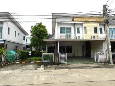 ขายทาวน์เฮาส์ - เดอะคอนเนค22 รามอินทรา-มีนบุรี ทาวน์โฮม 2 ชั้น พื้นที่ 112 ตร.ม. 28.3 ตร.ว. หลังริม ต่อเติมครัวด้านหลัง มีพื้นที่ข้างบ้าน