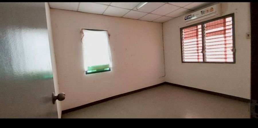 ขายทาวน์เฮาส์ - ขายบ้าน 2 ชั้น หลังริม หมู่บ้านเอื้ออาทร คลอง2 ใกล้วัดกล้าชอุ่ม