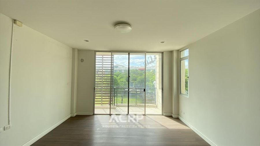 ขายทาวน์เฮาส์ - ขายอาคารพาณิชย์ 2 คูหา ทาวน์พลัส ประชาอุทิศ คุณภาพจากแสนสิริ ทำเลดี ติดถนนหลัก