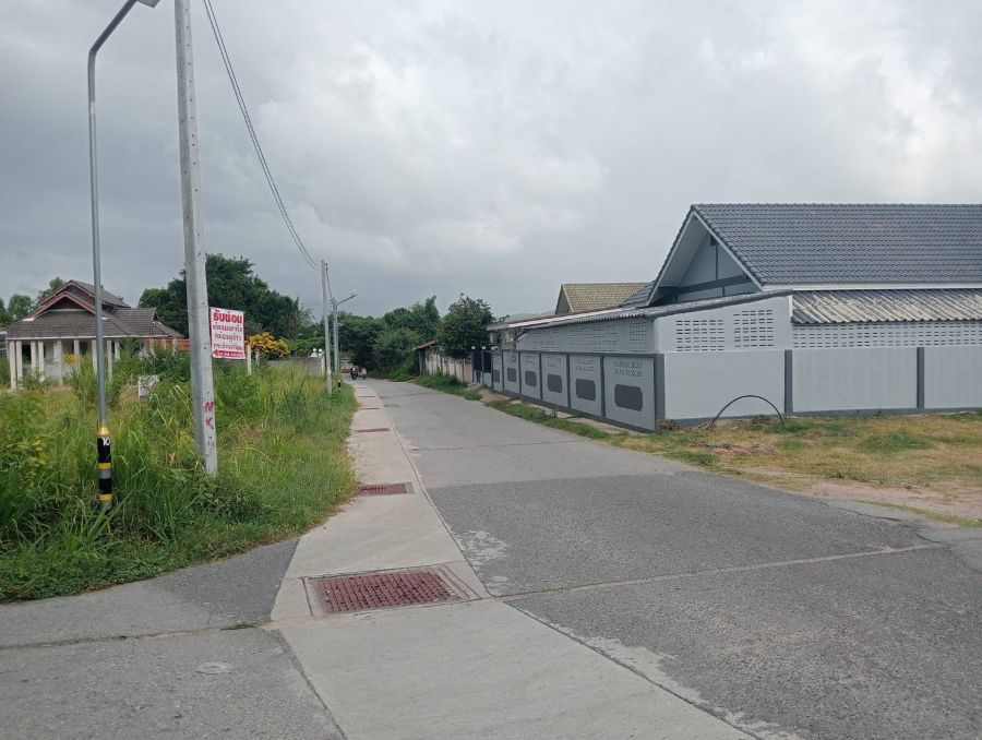 ขายที่ดิน - ขายที่ดินทำเลทอง ใจกลางสัตหีบ ชลบุรี 1 ไร่ 3 งาน ติดถนน 2 ด้าน ที่สูงไม่ต้องถม ย่านชุมชน คนอยู่อาศัยเยอะ