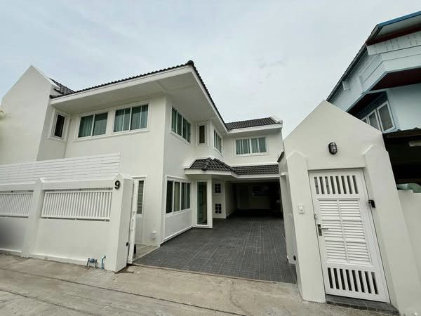 ให้เช่าบ้าน - ให้เช่าบ้านเดี่ยวรีโนเวทใหม่ย่านหัวหมาก พื้นที่ใช้สอย 200 ตรม. พิกัดถนนรามคำแหง แขวงหัวหมาก เขตบางกะปิ กรุงเทพฯ