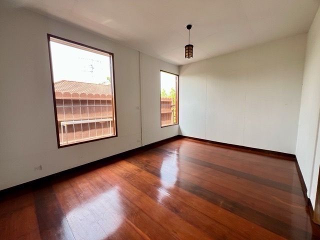 ขายบ้าน - บ้านติดทะเลสาบกลางเมือง! บรรยากาศรีสอร์ทในหมู่บ้านสัมมากร รามคำแหง