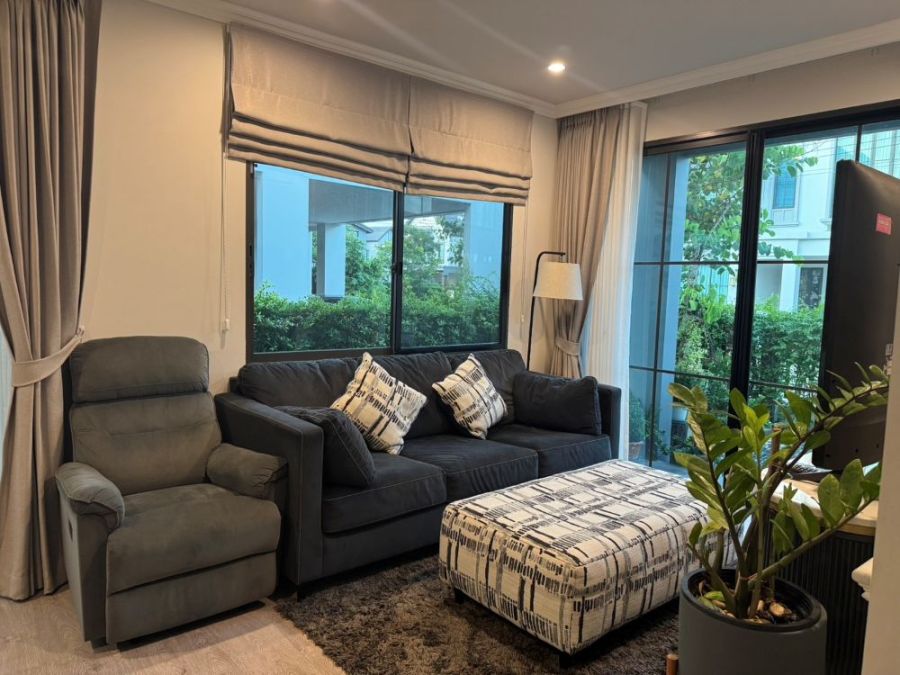 ขายบ้าน - ขายบ้านเดี่ยว 2 ชั้น โครงการสราญสิริ รามคำแหง สไตล์โมเดิร์น 50 ตรว. 3 ห้องนอน ทำเลดีใกล้มอเตอร์เวย์ กรุงเทพกรีฑา