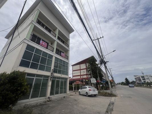 ขายอาคารพาณิชย์ / สำนักงาน - ขายอาคารพาณิชย์ทำเลทอง ติดถนนหลักเทพกุญชร 42 คลองหลวง ปทุมธานี ตัวตึกใหม่มาก 3.5 ชั้น 2 คูหา 62.9 ตร.ว. สภาพพร้อมใช้