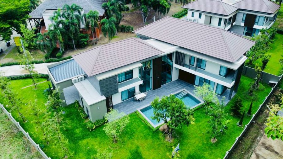 ขายบ้าน - ขายบ้านหรู พร้อมสระว่ายน้ำส่วนตัว บนที่ดินขนาดใหญ่ บ้านดีไซน์ทันสมัย ตั้งอยู่ในโครงการคุณภาพ บรรยากาศเงียบสงบ เหมาะสำหรับครอบครัว