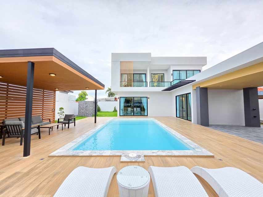 ขายบ้าน - ขายพูลวิลล่า 2 ชั้น ใกล้หาดจอมเทียน (บ้านรีโนเวท) ถนนเทพประสิทธิ์ 5 ห้องนอน