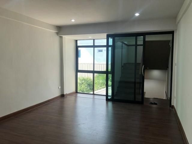 ให้เช่าทาวน์เฮาส์ - เช่า ทาวน์โฮม ย่านถนนนวมินทร์ ใกล้หมู่บ้านสินธานี1 เหมาะทำโฮมออฟฟิศ เดินทางสะดวก