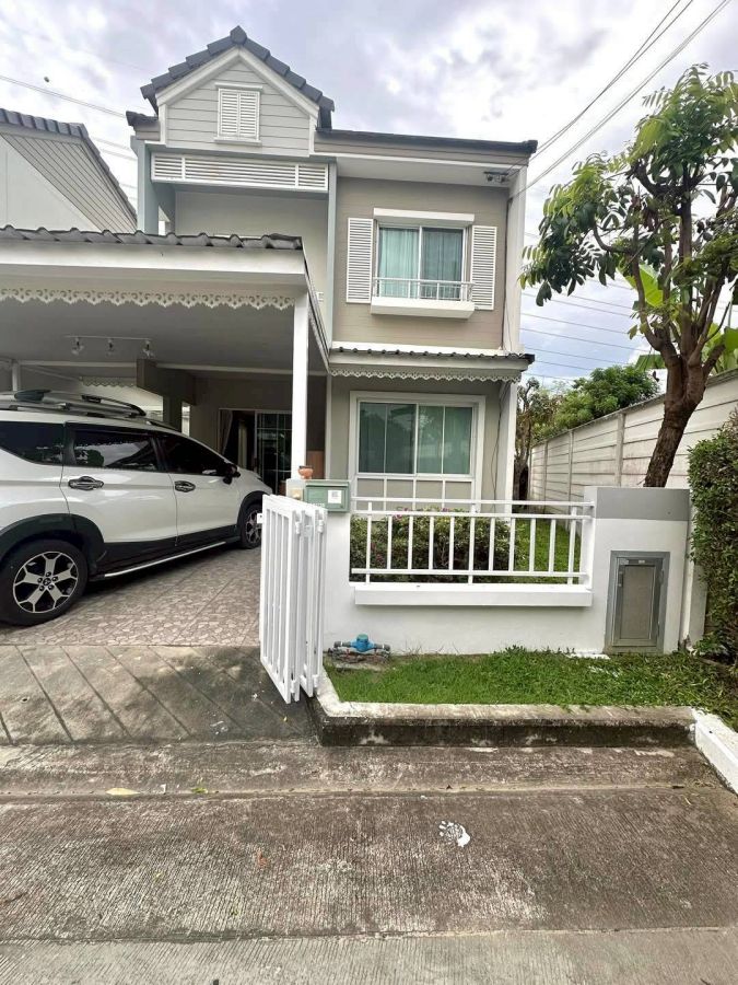 ให้เช่าบ้าน - ให้เช่าบ้าน หมู่บ้านเดอะวิลเลจ2 อยู่หลังเมกาบางนา มีเฟอร์ตกแต่งสวยพร้อมอยู่