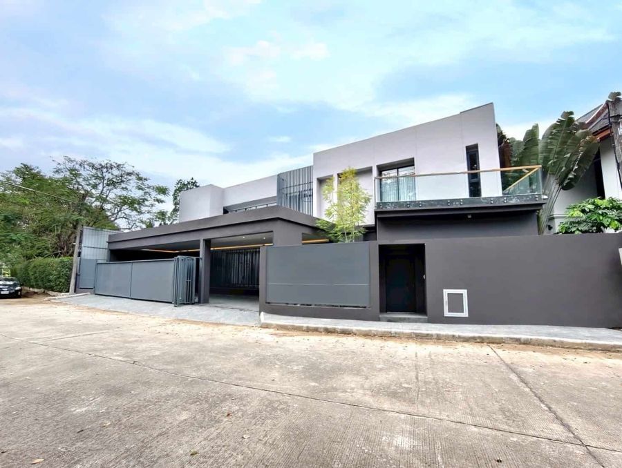 ขายบ้าน - บ้านพูลวิลล่า 2 ชั้น Modern & Contemporary สร้างบรรยากาศโปร่งโล่ง สบาย บนทำเลดอยสะเก็ด ใกล้เซ็นทรัลเชียงใหม่ เพียง 15 นาที