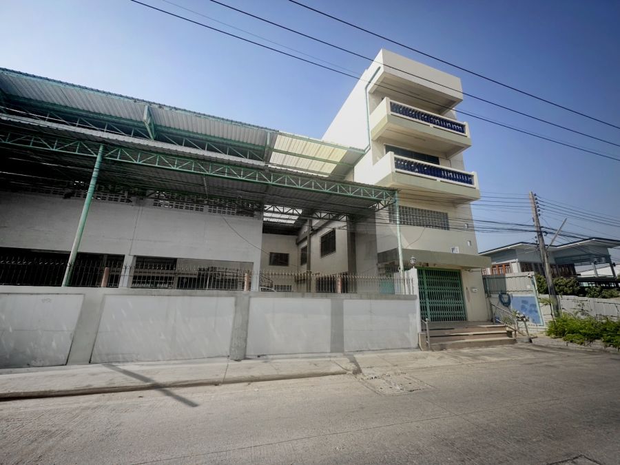 โรงงาน / โกดัง - ขาย /เช่า โฮมออฟฟิศ 3.5 ชั้น พร้อมโกดัง 1,264 ตร.ม. บนที่ดิน 150 ตารางวา ใกล้ฟิวเจอร์พาร์ค รังสิต เพียง 12.9 ลบ.