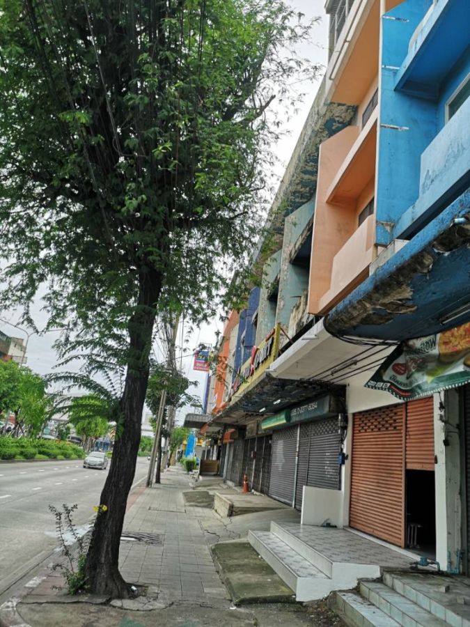 ขายอาคารพาณิชย์ / สำนักงาน - ขายอาคารพาณิชย์ ริมถนนนวมินทร์ ตึกลึก 24.3 ตรว. ทำเลดี ใกล้โรงเรียนโสมาภา ใกล้ปตท.จอดรถได้