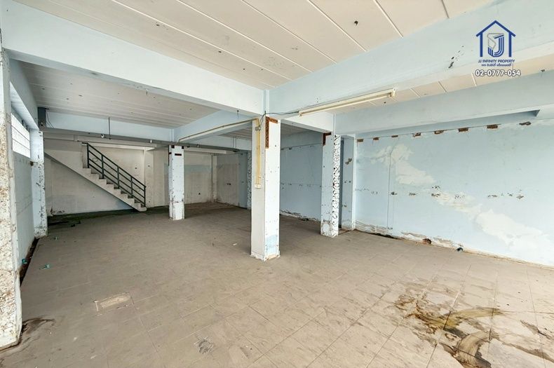 ขายทาวน์เฮาส์ - ขายทาวน์โฮม 2.5 ชั้น ซอยภานุวงศ์12 ถนนสุขุมวิท 117 ใกล้BTS สถานีปู่เจ้า