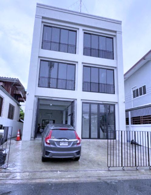 ขายอาคารพาณิชย์ / สำนักงาน - ออฟฟิศ 3.5 ชั้น รวมดาดฟ้า 50ตร.วา.BTS อุดมสุข 2.3กม.ให้เช่า-ขายสำนักงาน 310ตร.ม. พณิชยการบางนา 1.5 กม 5นอน 5น้ำ เซ็นทรัล บางนา 1กม.