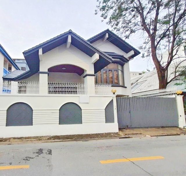 ให้เช่าบ้าน - BTS รัชโยธิน 1กม.เซ็นทรัล ลาดพร้าว 2.7 กม. รัชดา32-38 เช่า บ้านเดี่ยว 2 ชั้น 82 ตร.วา.ไม้สักทั้งหลัง 3นอน 4 น้ำ