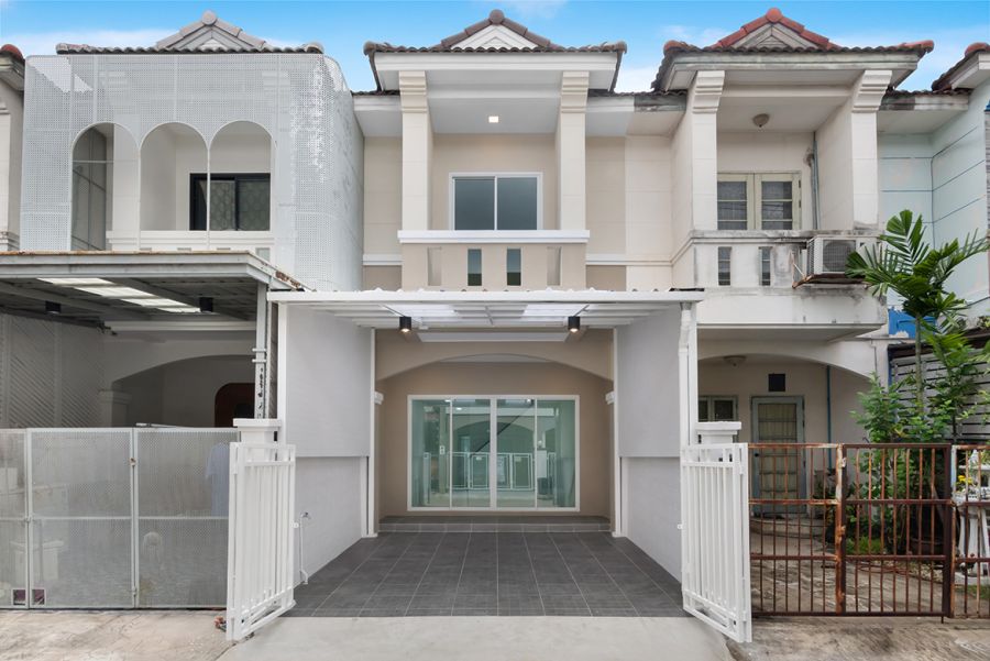 ขายทาวน์เฮาส์ - ทาวน์โฮม 2 ชั้น รีโนเวทใหม่ พุทธชาด บางบัวทอง (ซอยเถ้าแก่น้อย) ใกล้สี่แยกบางพลู ต่อเติมครบ หิ้วกระเป๋าเข้าอยู่ได้เลย