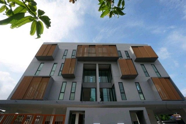 ให้เช่าบ้าน - ให้เช่าโฮมออฟฟิศ 4 ชั้นย่านรัชดาลาดพร้าวซอยรัชดา32 ใกล้MRTลาดพร้าว