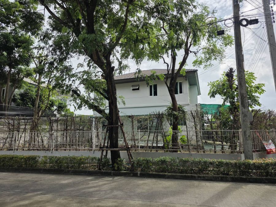 ขายบ้าน - ขายโฮมออฟฟิศ อารมณ์รีสอร์ทมีสระว่ายน้ำ ห้องประชุม เป็นบ้านเดี่ยวใกล้รถไฟฟ้า