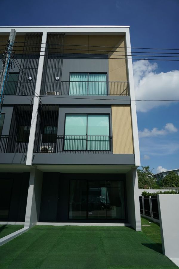 ขายทาวน์เฮาส์ - ขายทาวน์โฮม 3 ชั้น (ขายโดยเจ้าของโครงการ) นลิน อเวนิว พลัส เฟอร์นิเจอร์บิ้วอิน พร้อมเข้าอยู่ ใกล้สถานีรถไฟฟ้า