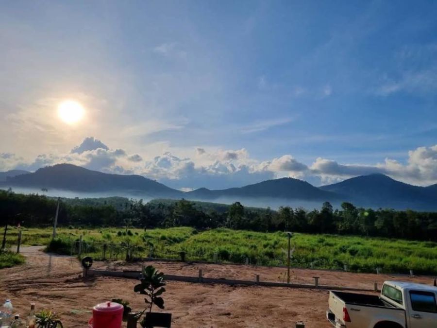 ขายที่ดิน - ที่ดินพร้อมบ้านวิวเขาและสวนผลไม้ อำเภอเมือง ระยอง 2 ไร่ 78 ตร.ว.