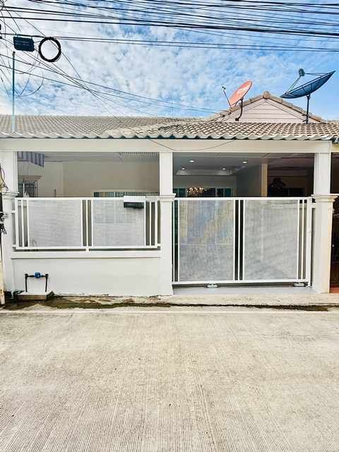 ขายบ้าน - ขายทาวน์เฮ้าส์แต่งครบ พร้อมอยู่ รีโนเวทใหม่ เหมาะกับการลงทุน ทั้งอยู่เอง-ปล่อยเช่า