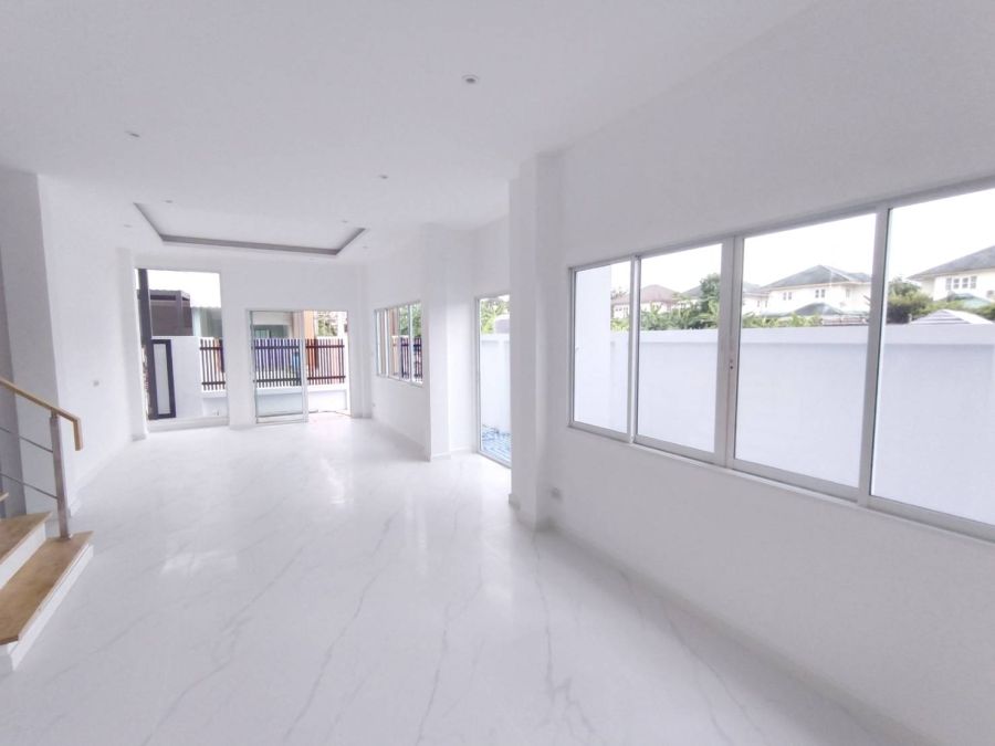 ขายบ้าน - บ้านแฝด เดอะพาทิโอ รามคำแหง118 แยก27 เฟส2 เดินทางสะดวก ใกล้ทางขึ้น-ลง มอเตอร์เวย์