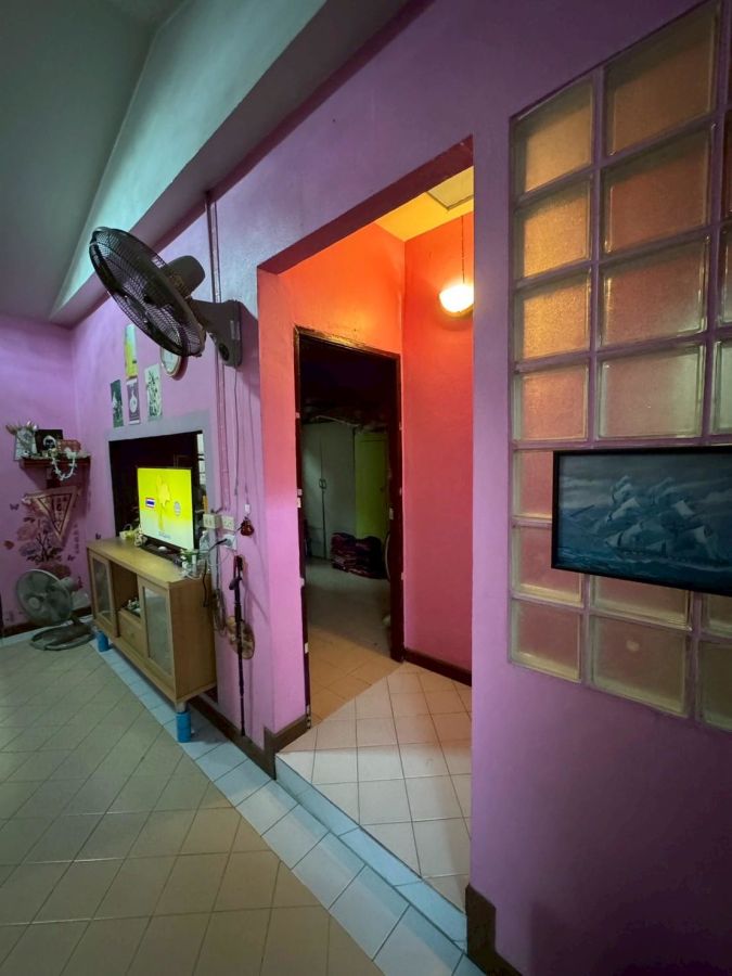 ขายทาวน์เฮาส์ - ขายทาวน์เฮ้าส์ ชั้นเดียว 2 หลังทะลุเป็นหลังเดียว มีดาดฟ้า ไว้ชมวิวหรือนั่งพักผ่อน หมู่บ้านวรารักษ์ รังสิต - คลองสาม คลองหลวง ปทุมธานี