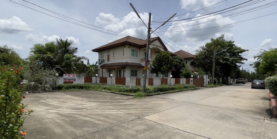 ขายบ้าน - ขายบ้านเดี่ยว2ชั้น ถนนอุทยานและถนนอักษะ หมู่บ้านบุญสิริ เข้าออกได้ทั้งพุทธมณฑลสาย3และสาย4 บ้านมุม พื้นที่ 102.8 ตรว. ขาย 6.9 ล้านบาท ราคาต่อรองได้ค่ะ