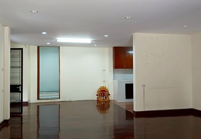 ขายบ้าน - ขายบ้านเดี่ยว หมู่บ้านสัมมากร รามคําแหง 112 เนื้อที่ 57 ตร.ว. 2 ชั้น 5 นอน 4 น้ำ