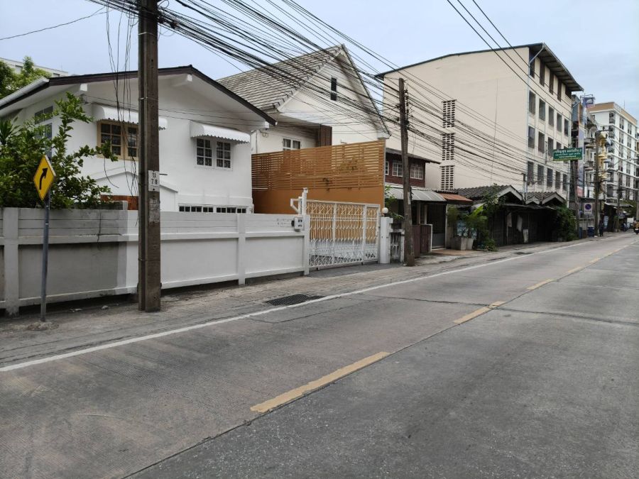 ขายบ้าน - ขายบ้านเดี่ยวบางนา ลาซาล สุขุมวิท105 ใกล้รถไฟฟ้า BTSแบริ่งบางนา ที่ดินติดถนนสุขุมวิท105 ขายพร้อมผู้เช่าปีละ5แสน ออกบางนาตราดได้ ใกล้ Bitec ทำกิจการได้