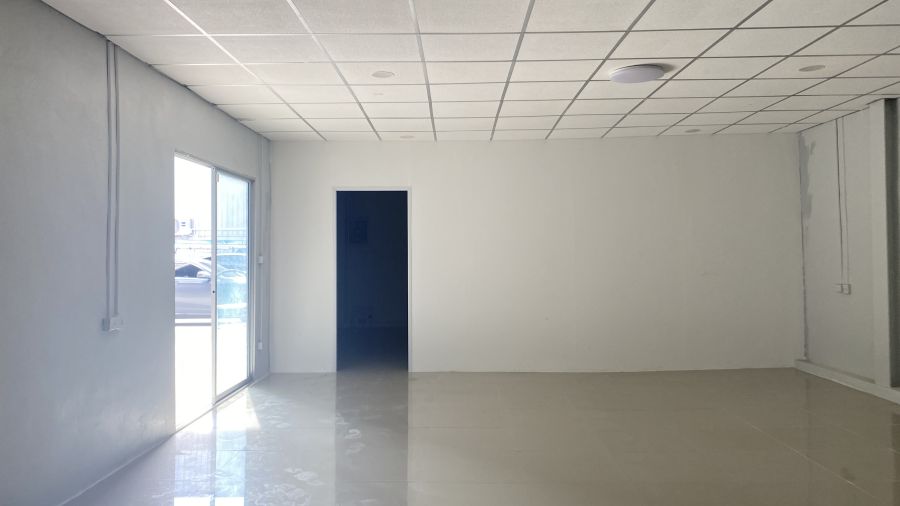 ให้เช่าโรงงาน / โกดัง - โกดังบางนา โกดังคอนเทนเนอร์เข้าได้ ให้เช่าโกดังพร้อมออฟฟิศ พื้นที่ 2,200 ตร.ม.ย่านบางนา กม.5 คอนเทนเนอร์40เข้าได้