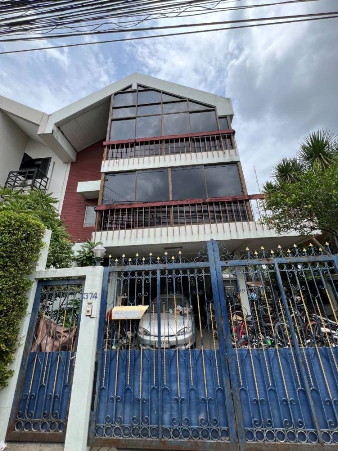 ขายบ้าน - ขายบ้านแฝด 3 ชั้น หลังมุม หมู่บ้านปัญญา พัฒนาการ 30 - สวนหลวง ทำเลดี เดินทางสะดวก ใกล้ BTS อ่อนนุช