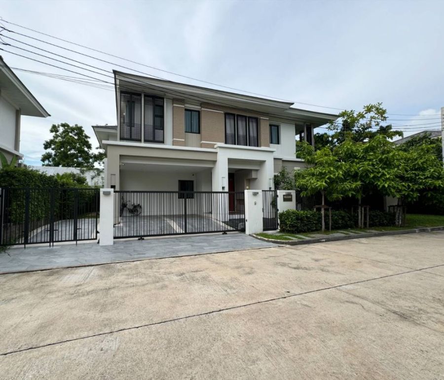 ขายบ้าน - ขายบ้านเดี่ยวหลังมุมติดสวน 2 ชั้น หมู่บ้านปริญญ์สาทรราชพฤกษ์ บ้านหันหน้าทิศใต้ ใกล้รถไฟฟ้า BTS และ MRT บางหว้า เจ้าของขายเอง