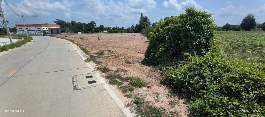 ขายที่ดิน - ขายที่ดินบึงหนองแขวะ-หนองคล้าเนื้อที่ 3 ไร่ ติดลำห้วย ติดถนนคอนกรีตมีท่อระบายน้ำ ใกล้ท่าเรือแหลมฉบัง-7กม. อ.ศรีราชา ชลบุรี