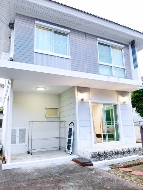 ให้เช่าบ้าน - ร่มเกล้า2-10 โลตัส สุขาภิบาล 3 2.1กม. BigC บ้านเดี่ยว 2 ชั้น 52ตารางวา 3นอน สนามบินสุวรรณภูมิ8.5กม.