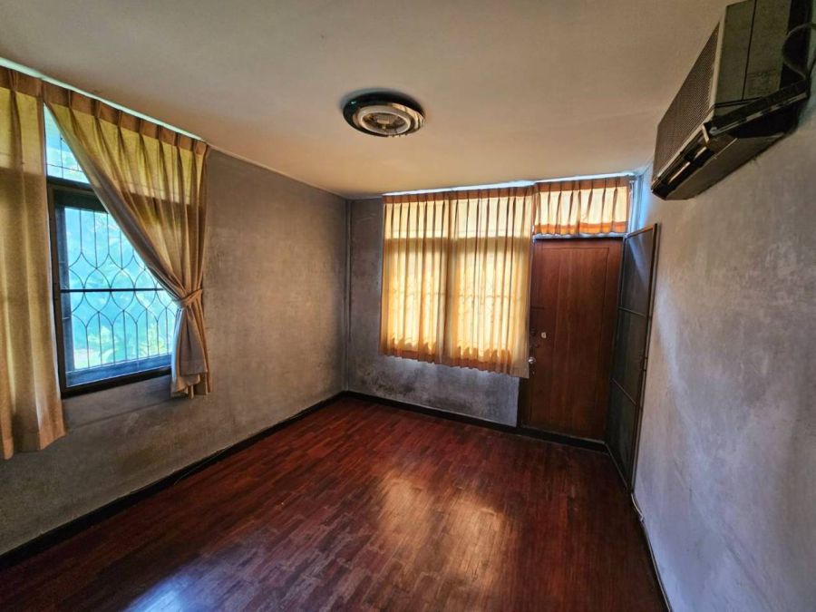 ขายที่ดิน - ขายที่ดินพร้อมบ้านแปลงใหญ่ครึ่งไร่ลาดพร้าว Land for sale at Latphrao