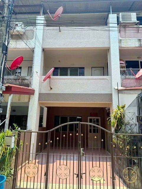 ให้เช่าทาวน์เฮาส์ - ม.มจพ. 2.5 กม. MRTบางอ้อ 1.6 กม.4 นอน 3 น้ำถ.บางกรวย-ไทรน้อย ให้เช่าทาวน์เฮ้าส์ 3 ชั้น ตลาดสดศรีบางกรวย 1.5 กม. สะพานพระราม 7