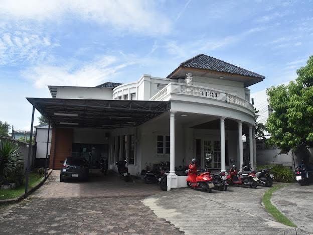 ให้เช่าบ้าน - ให้เช่าถูกมาก!! บ้านเดี่ยว 2 ชั้น หลังใหญ่ 200ตร.ว. ทำเลทอง ซ.ลาดพร้าว10 ใกล้เซ็นทรัล 5แยกลาดพร้าว รถไฟฟ้า3สาย