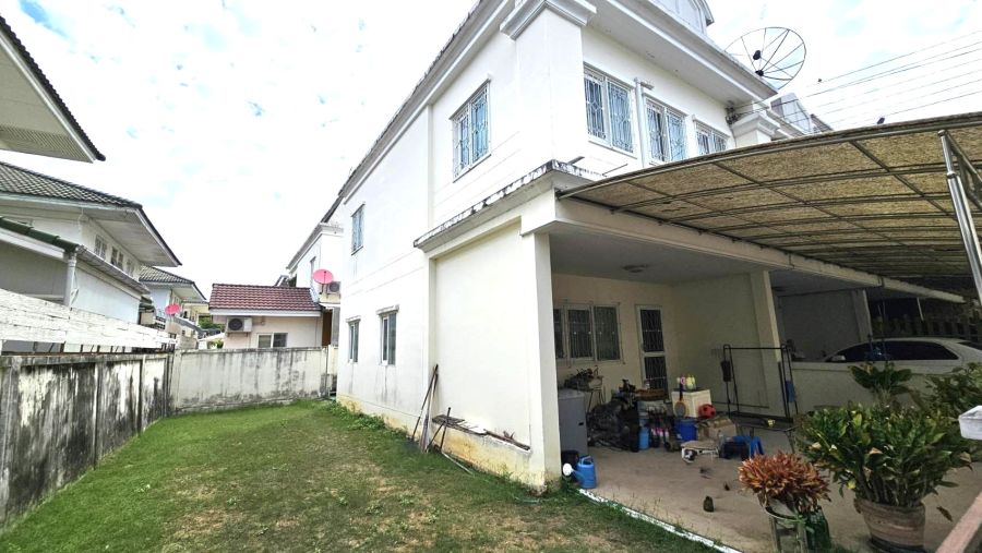 ขายบ้าน - ขายถูกทาวน์เฮ้าส์ 2 ชั้น โครงการ ดิ เอ็กซ์คลูซีฟ นวลจันทร์ 56 ขนาด 40 ตรว. มี 3 ห้องนอน 2 ห้องน้ำ บ้านเปล่า หลังริม ใกล้ เพลินนารี่มอลล์