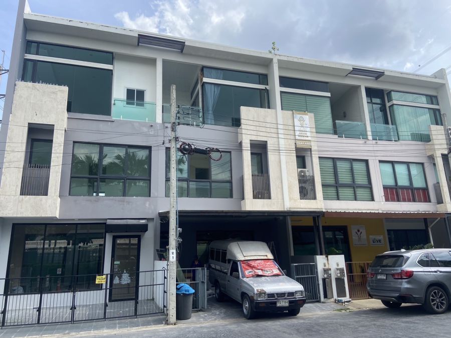 ให้เช่าทาวน์เฮาส์ - ให้เช่า โฮมออฟฟิต สามชั้น โครงการณ์ โคราซอน ประชาชื่น