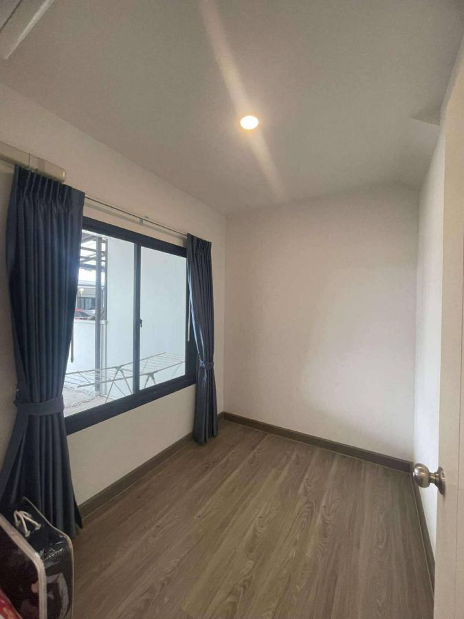 ให้เช่าทาวน์เฮาส์ - ให้เช่าถูกมาก!! ทาวน์โฮม 2 ชั้น ม.ไบรตัน อมตะ-ศุขประยูร เฟอร์ครบ อ.พานทอง จ.ชลบุรี ใกล้โรบินสัน แม็คโครฯ