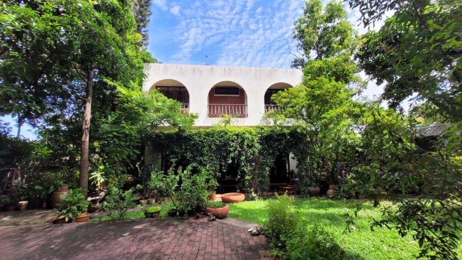 ขายบ้าน - บ้านเดี่ยว 2 ชั้นครึ่ง บนเนื้อที่ 288 ตรว. ซอยลาดพร้าว 101 วังทองหลาง บ้านสไตล์ฝรั่งเศส