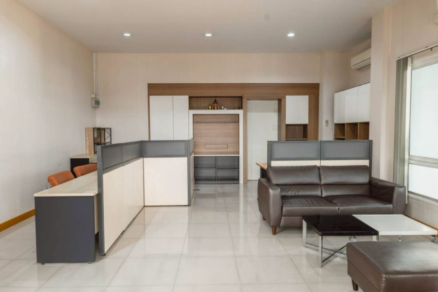 อาคารพาณิชย์ / สำนักงาน - ขาย / ให้เช่า อาเคเดียออฟฟิศแอทโฮม 4 ชั้น เนื้อที่ 47.4 ตร.ว. พื้นที่ใช้สอย 318 ตร.ม. ใกล้สนามบินสุวรรณภูมิ