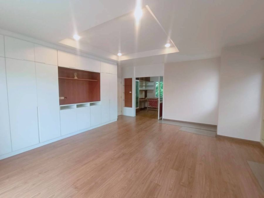 ขายบ้าน - ขายบ้านเดี่ยว 2 ชั้น โครงการเซนโทร รัตนาธิเบศ์ (วัดสวนแก้ว) หลังบ้านติดสวนส่วนกลาง