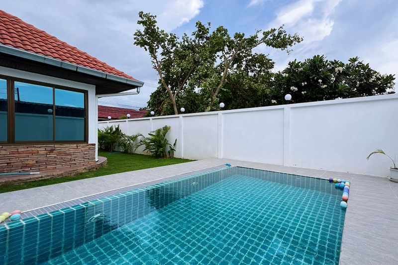 ขายบ้าน - ขาย Pool Villa หมู่บ้าน Royal View Village เดินทางไปหาดจอมเทียนเพียงแค่ 10 นาที (3.8 กิโลเท่านั้น)