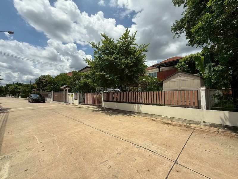 ขายบ้าน - ขายบ้านเดี่ยว 2 ชั้น The Centro รัตนาธิเบศร์ ตกแต่งสวย พร้อมอยู่ ราคาถูกมาก เนื้อที่ 102.74 ตรว 3นอน 3น้ำ