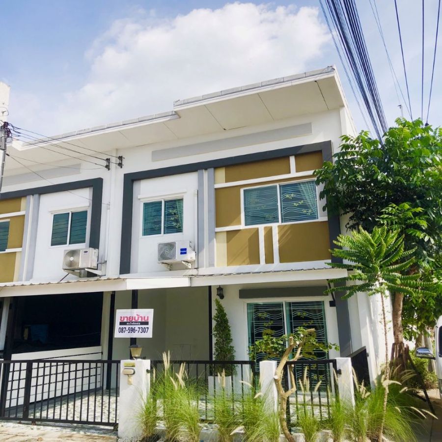 ขายทาวน์เฮาส์ - ขายทาวน์เฮาส์ 2 ชั้น หลังมุม หมู่บ้านไลโอ บลิสซ์ กาญจนา-กันตนา ทำเลดี เดินทางสะดวก
