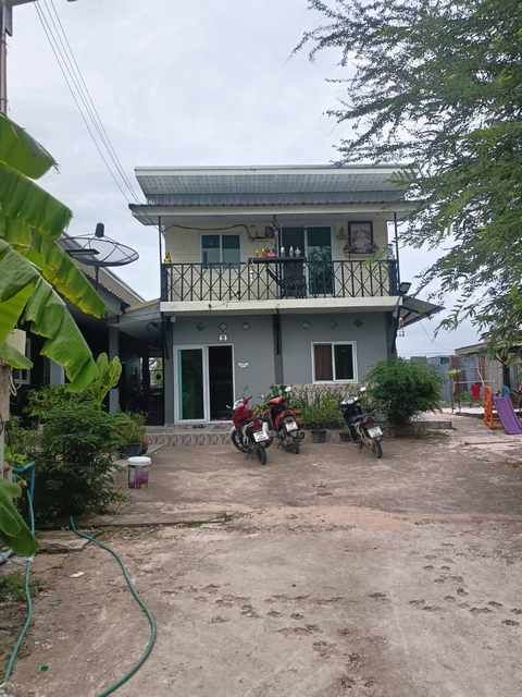 ขายบ้าน - ขายบ้าน 2 ชั้น 1 หลัง พร้อมห้องแถว 5 ห้อง ใกล้อ่างเก็บน้ำชากนอก