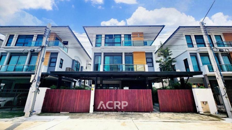 ขายบ้าน - ขายบ้านหรู 3 ชั้น หมู่บ้านศุภลัยเอสเซ้นต์ สวนหลวง ถนนเฉลิมพระเกียรติ ร.9 ซอย 28 ตกแต่งสวยพร้อมอยู่