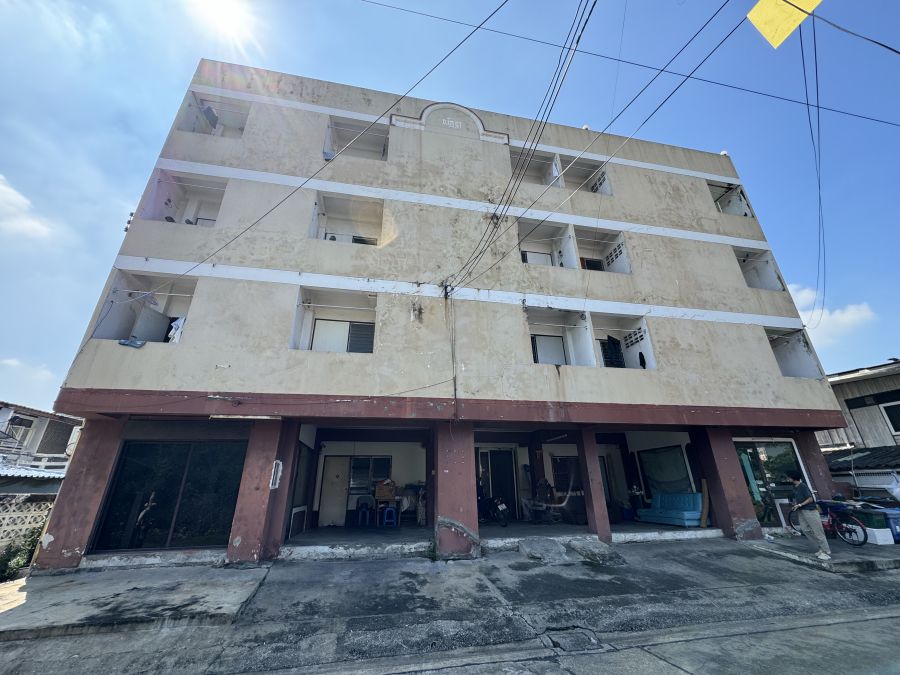 ขายอพาร์ทเม้นท์ / โรงแรม - ขายด่วน หอพัก 4 ชั้น ซอยพหลโยธิน 62 ชุมชนชื่นสินธิ์ (39) ซอย11 ขนาดที่ดิน 61 ตร.วา ทำเลดี ใกล้โรงพยาบาลบีแคร์ ส